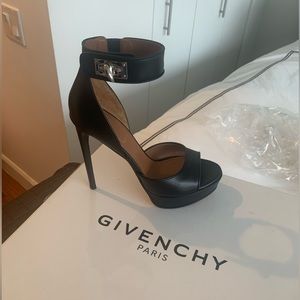 Givenchy shark sandal -size 7